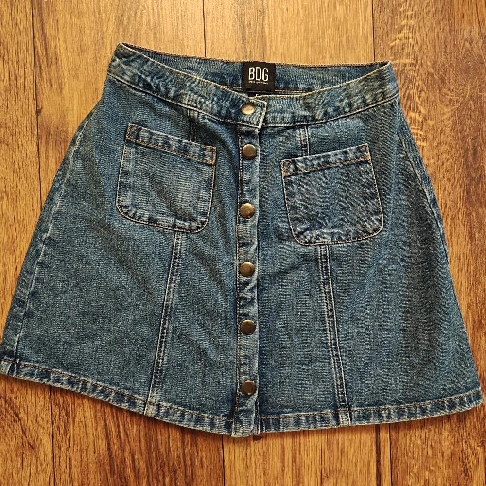 Denim Mini‎ Skirt Medium Wash BDG Women's Small Snap Button Blue Jean Casual EUC